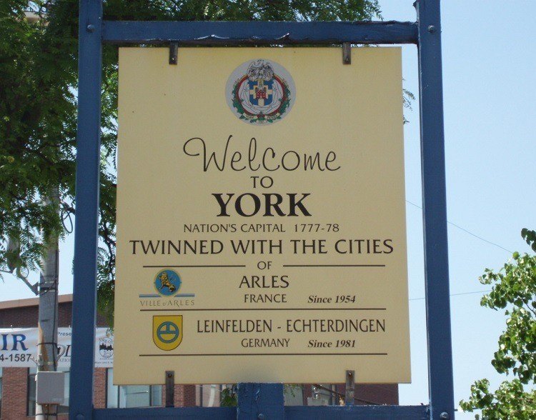 Йорк известен своей богатой историей и процветающим бизнесом